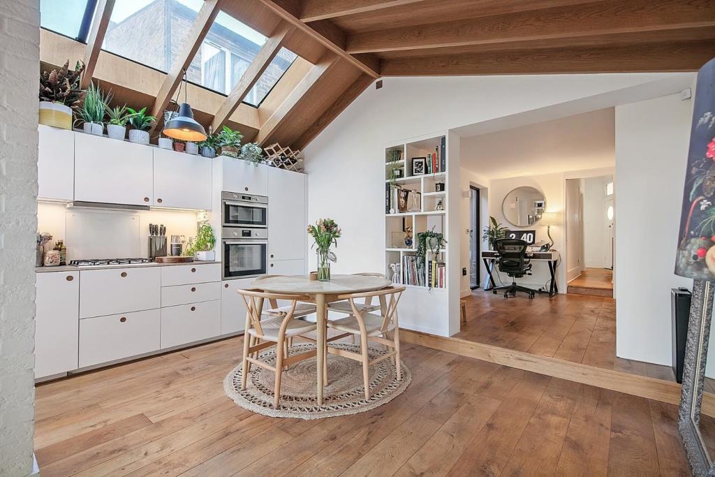 Kitchen (2).jpg