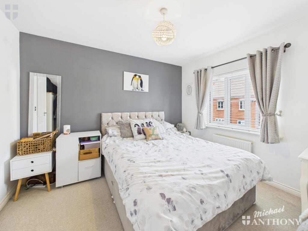 CAM03852G0-PR0413-STILL017