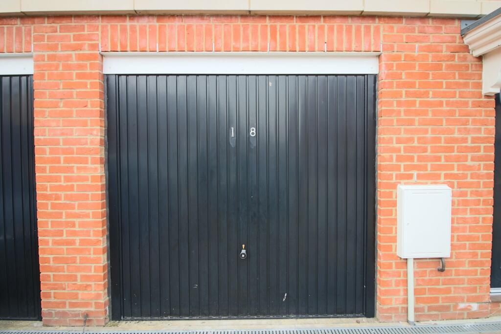 18 Nap Close Garage 