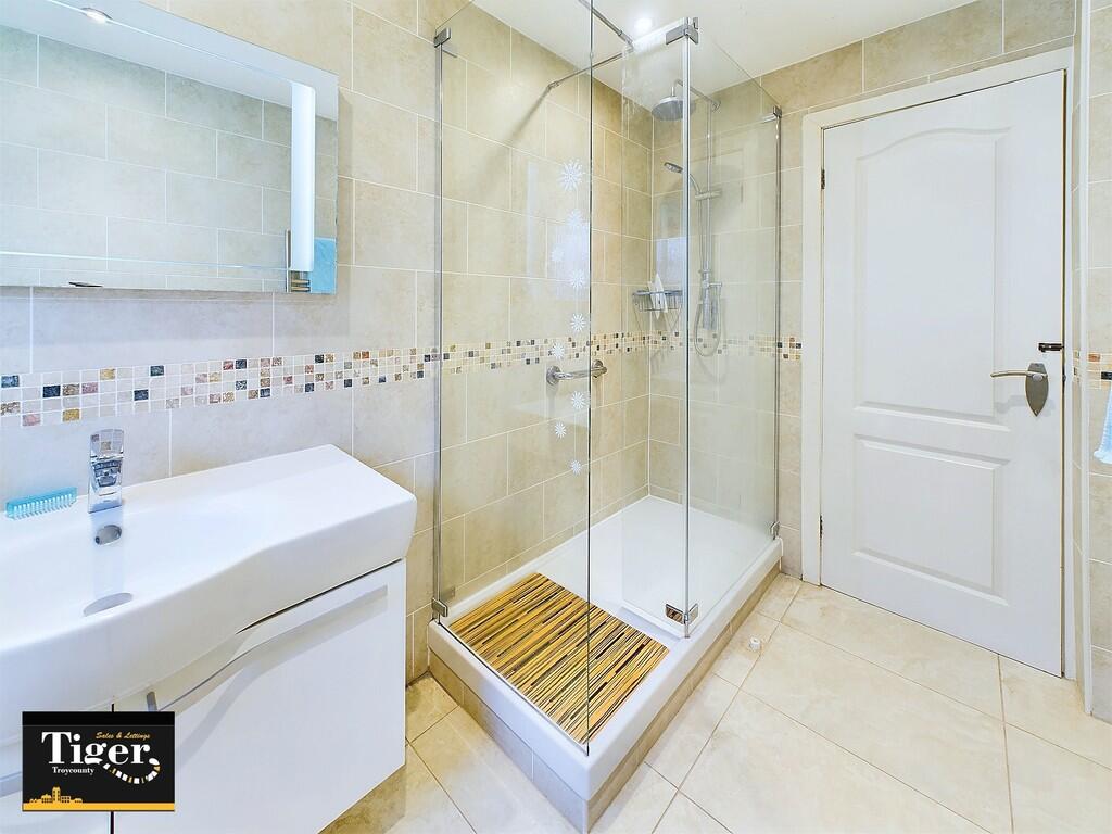 CAM02176G0-PR0453...