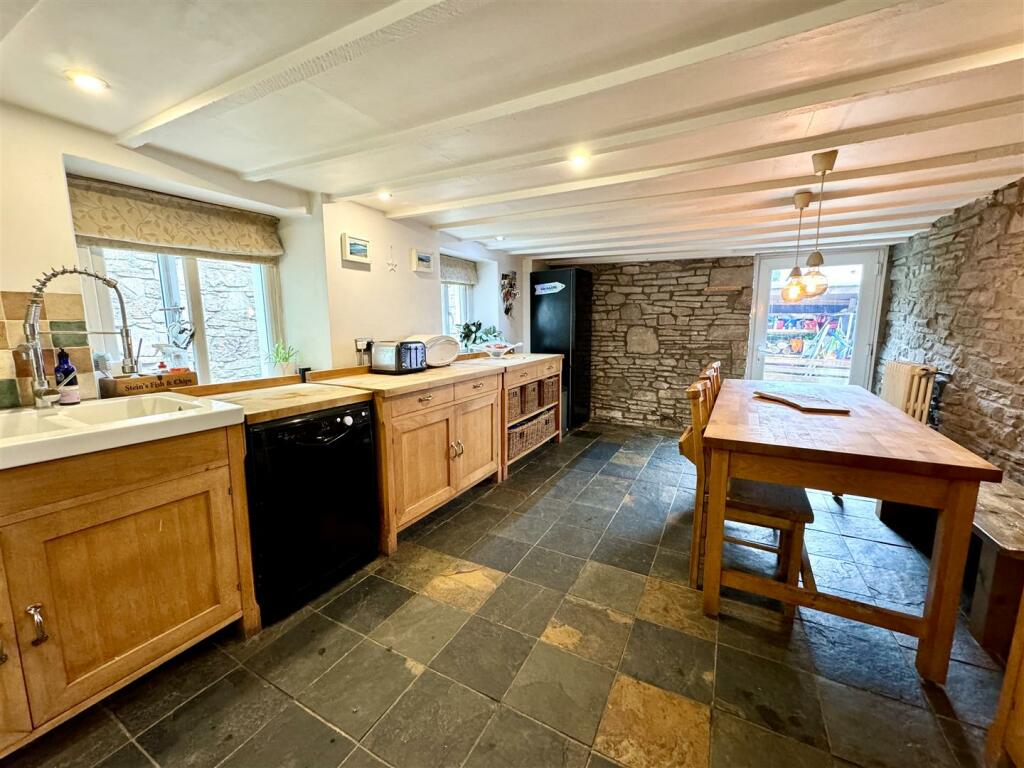 KITCHEN/DINER