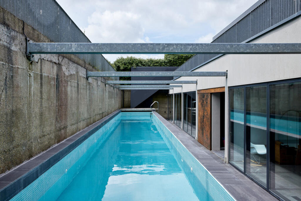 218858 - DGLA1204.jpg