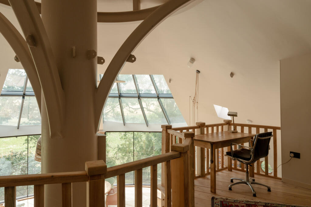 298392 - The Roundhouse, Park Lane, Old Knebwor...