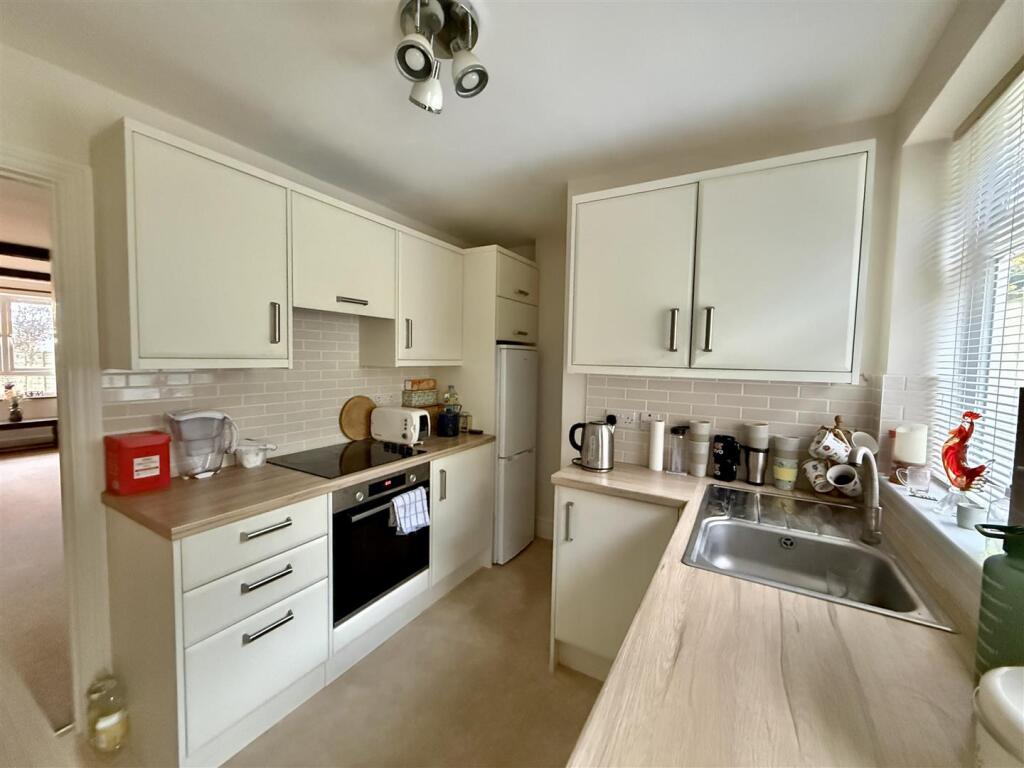 Kitchen:
