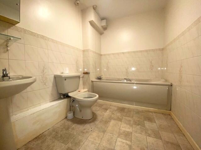 BATHROOM 1