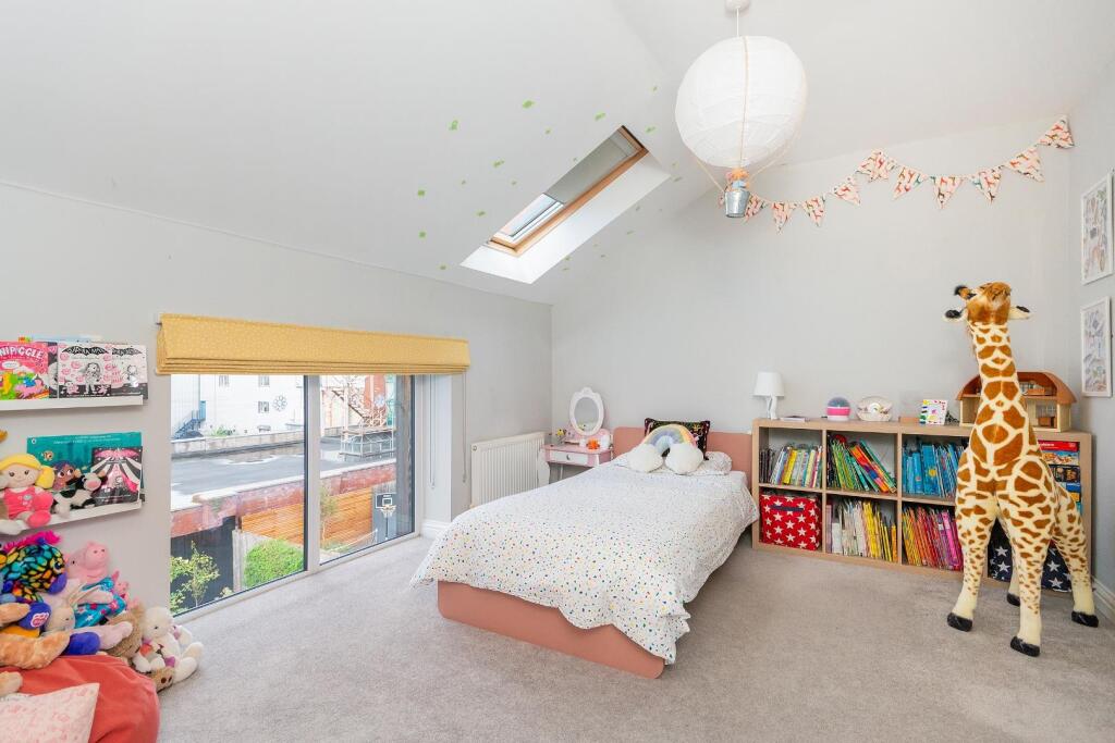 0S7FRBR - Bedroom E.jpg