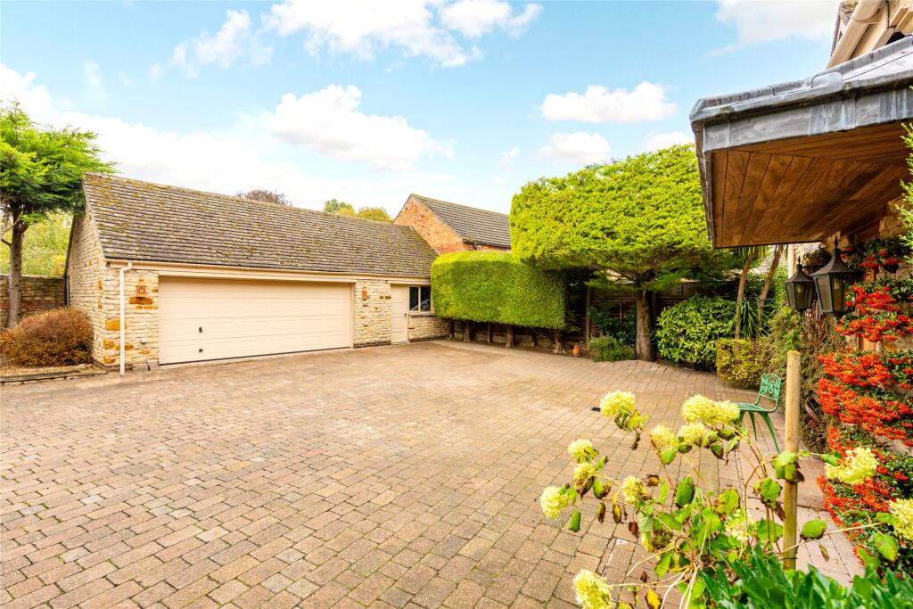 Driveway/Garage
