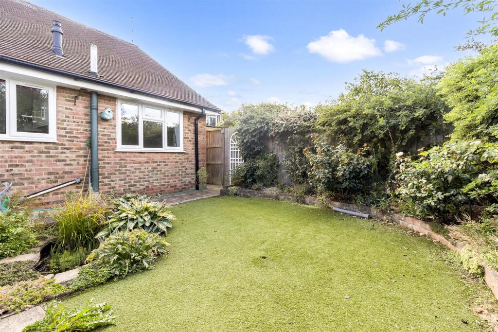 5a Tamarisk Way_018.JPG