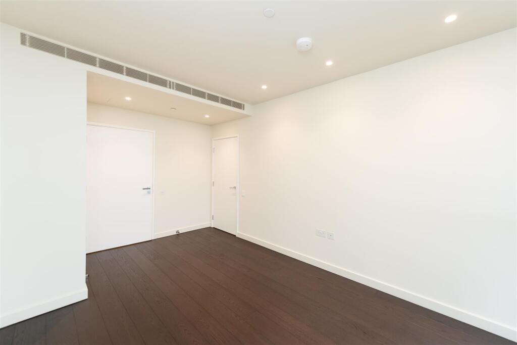 Master Bedroom      .jpg