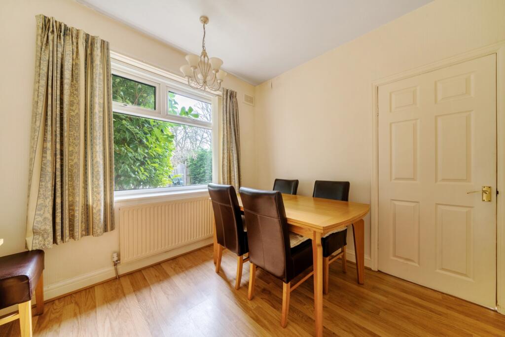 Bedroom 2
Dining room