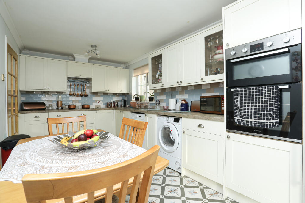 general 5 Gloster Cl