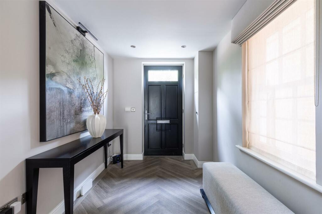 3CrownGreenCourt-4.jpg