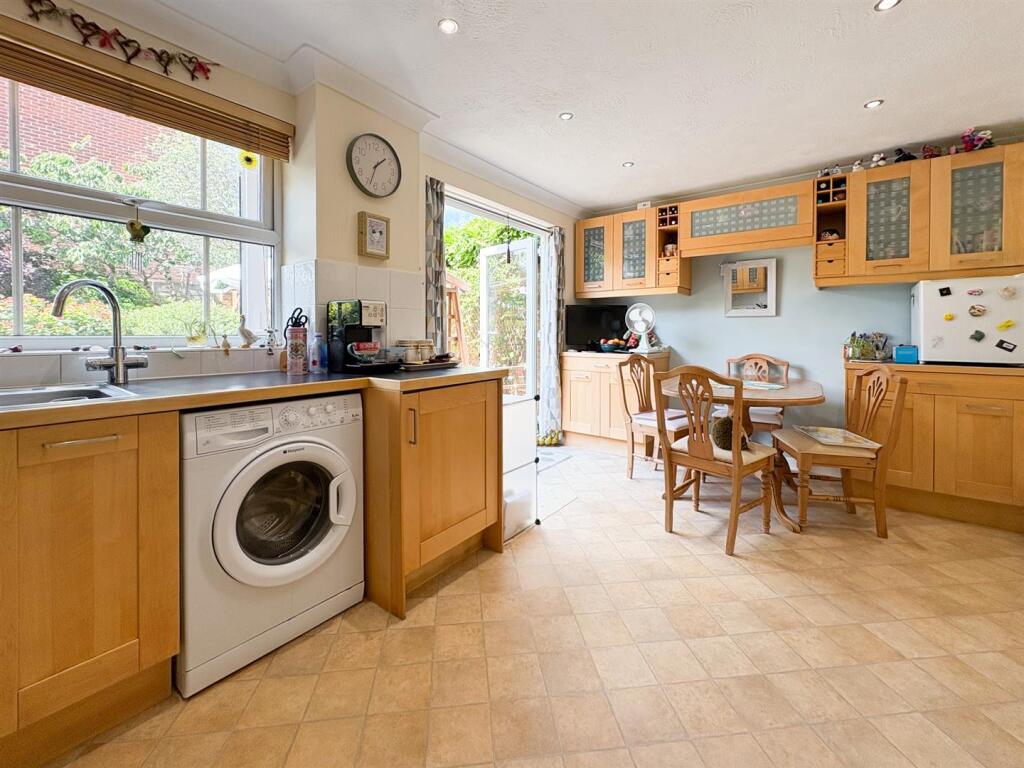Kitchen Dining.jpg