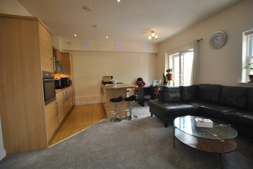 OPEN PLAN LIVING SPACE