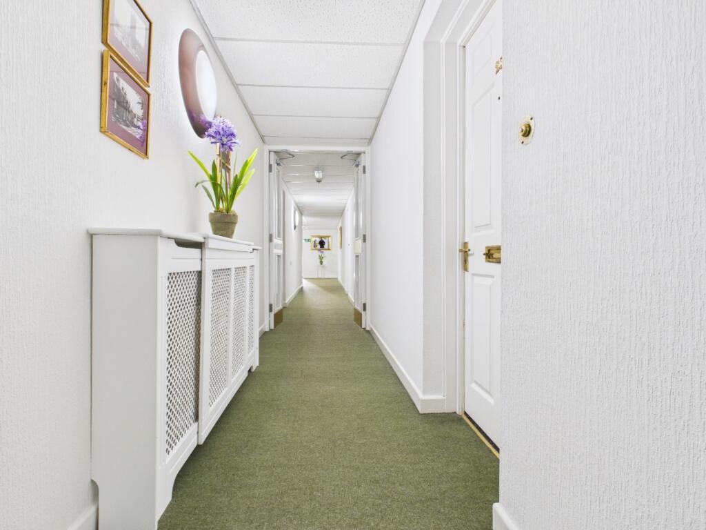 Hallway - Mere Court - EweMove Estate Agents