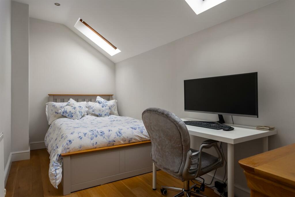 17 - 3 Itlay - GL7 7HZ - Web.jpg