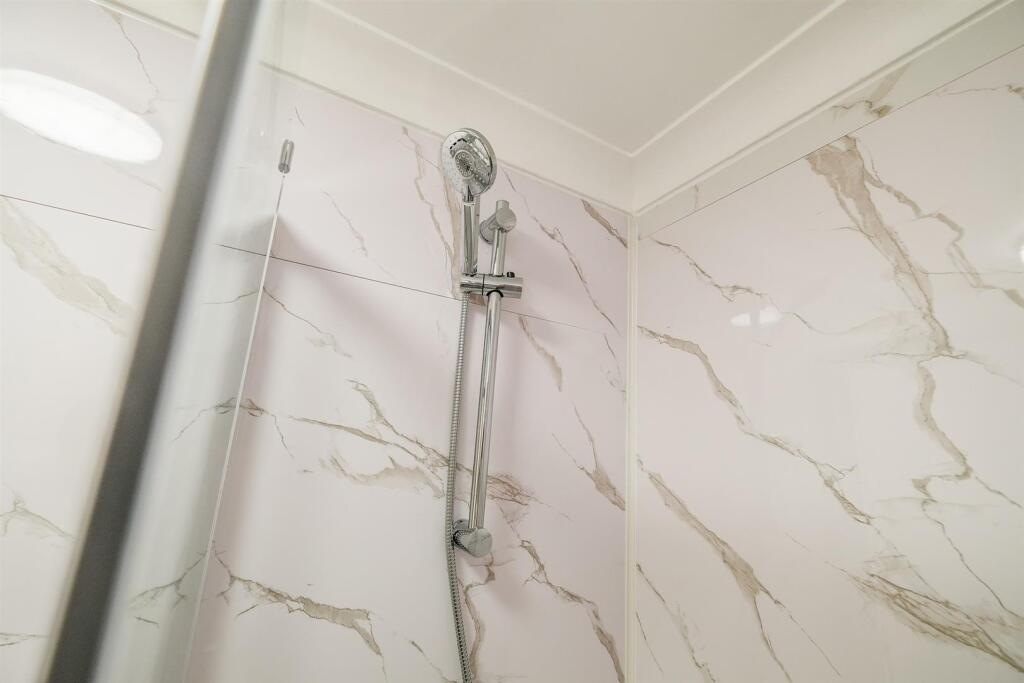 North Birkbeck studio ground floor flat-20_web.jpg