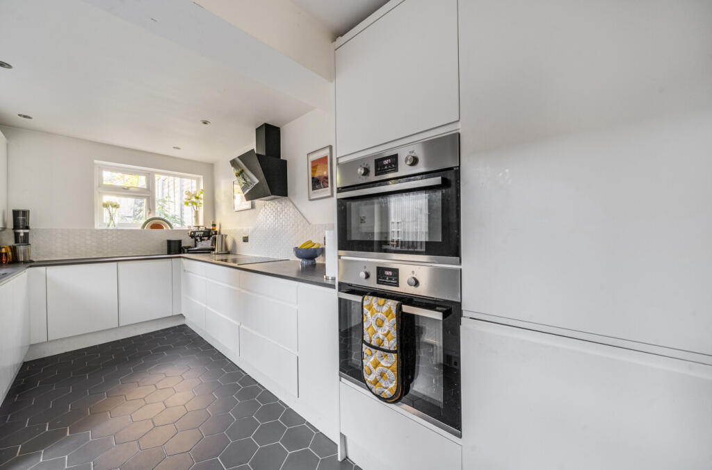 1369409-7-691b631...