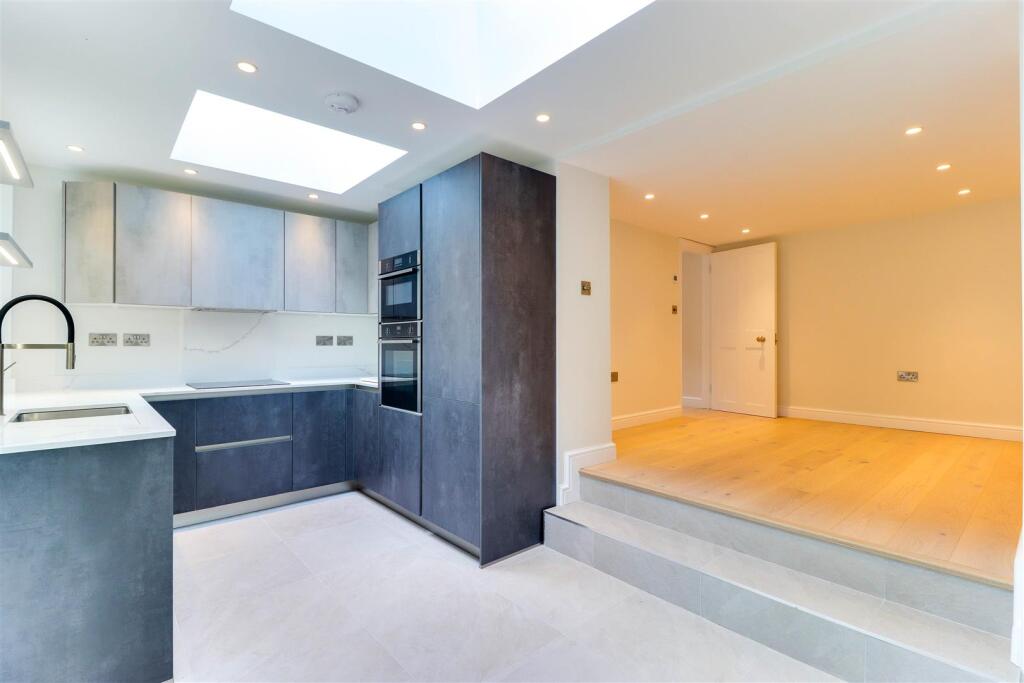 24. Kitchen diner 1-1.jpg