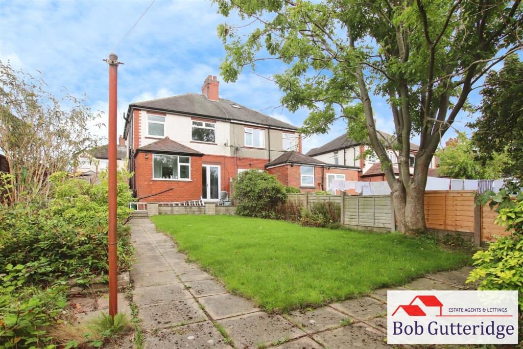 ENCLOSED REAR GARDEN