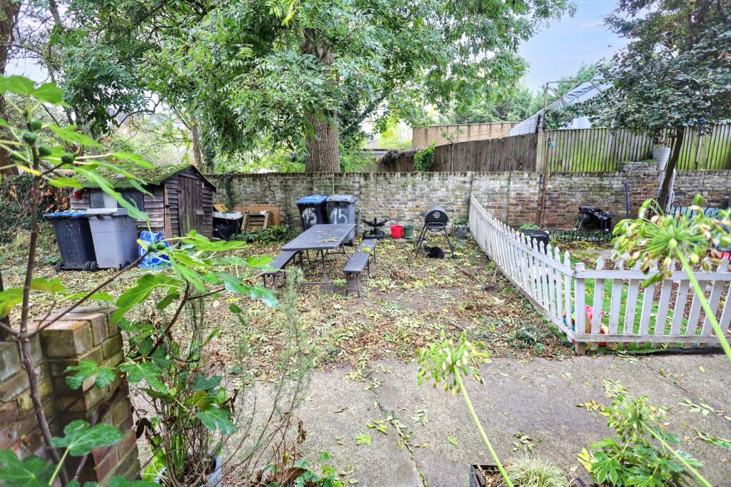 11 Langdon Court, Harlesden, London NW10 8SP