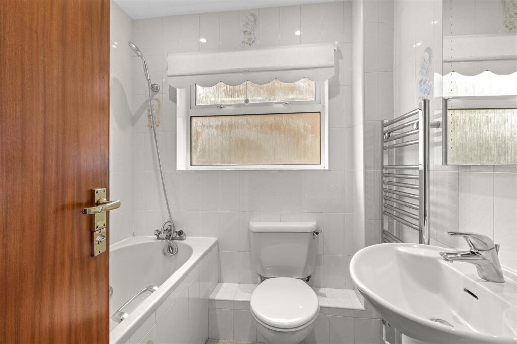 4 Grange Road, HP15 7QZ NEW-16.jpg