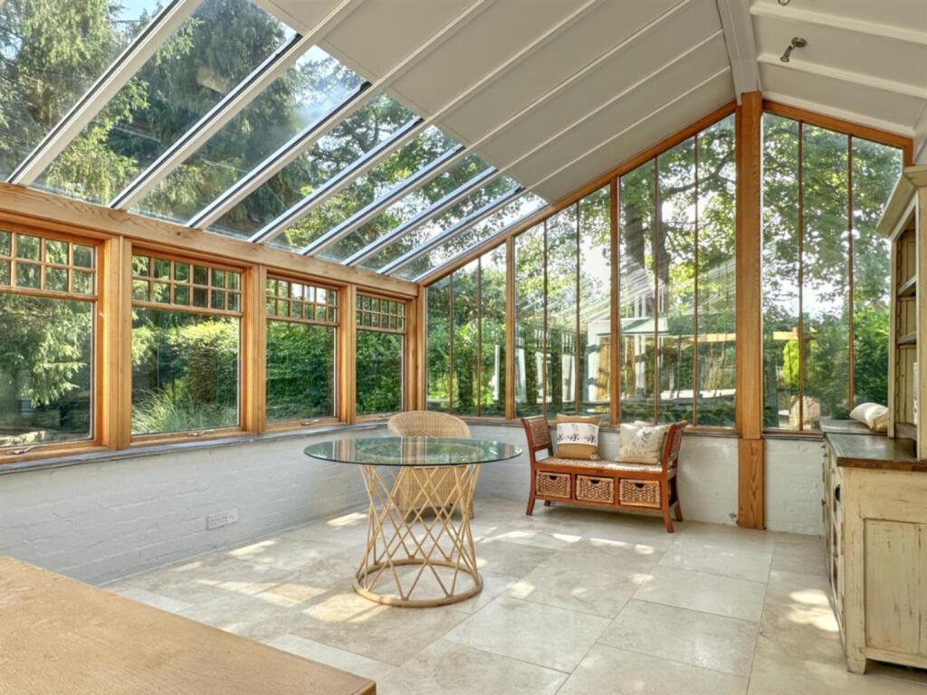 ADJOINING GARDEN ROOM