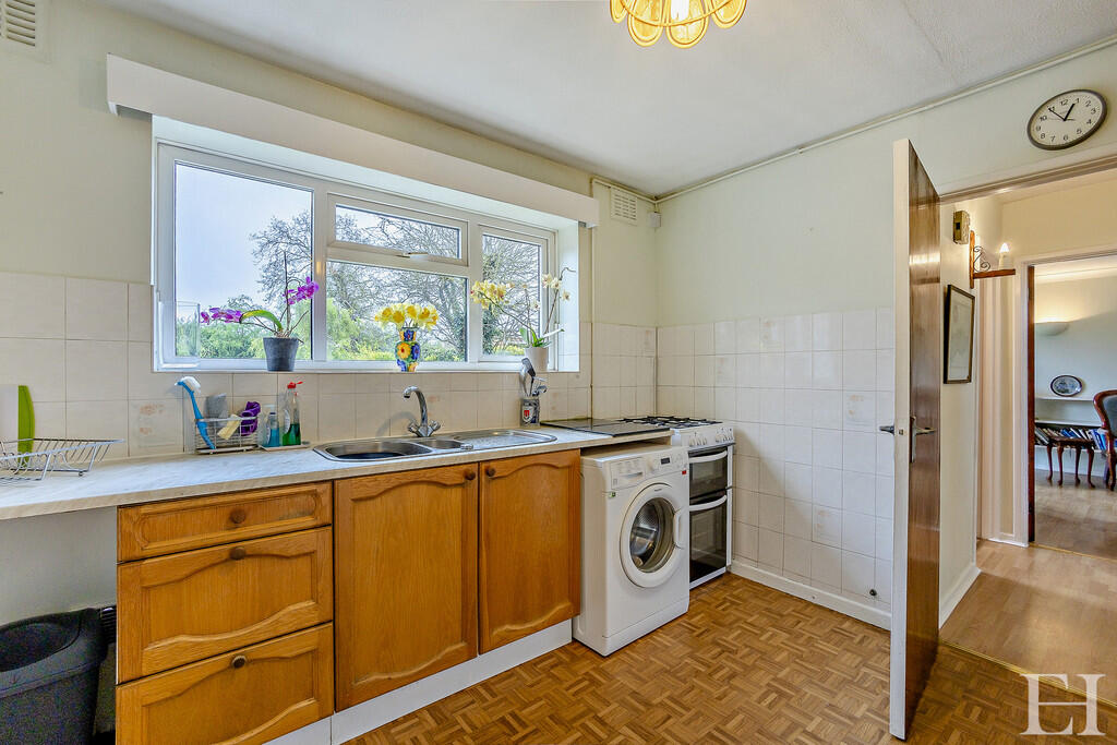 8639363-interiorW...