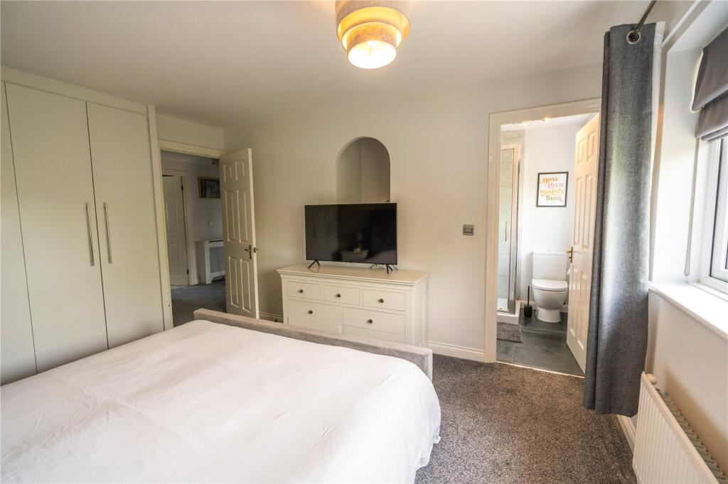 Bedroom 1 (2)