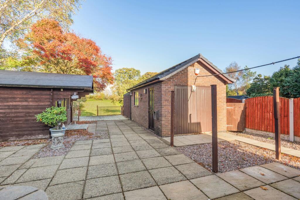 Patio to rear