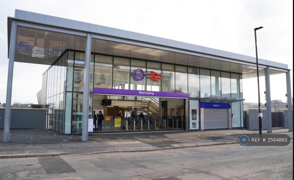 Elizabeth Line Station