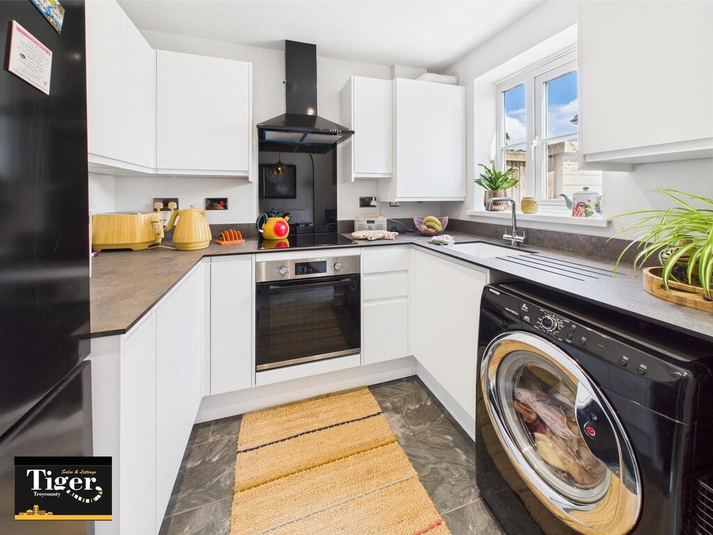 CAM02176G0-PR0589...