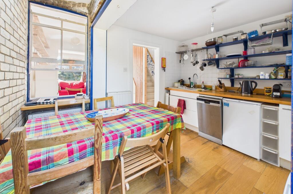 CAM02545G0-PR0468-STILL008