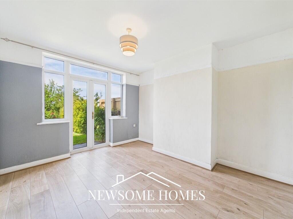 Sitting/ Dining Room