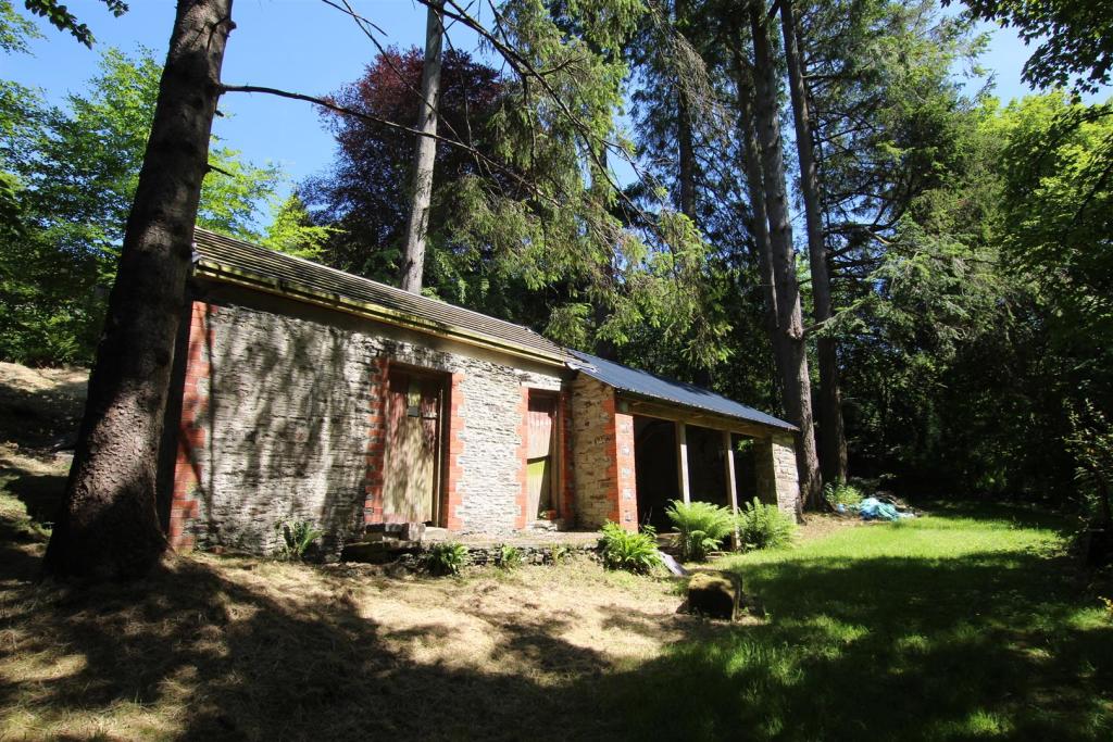 generator shed.JPG
