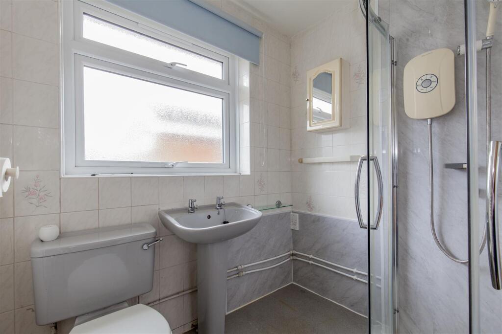 Shower Room-2.jpg