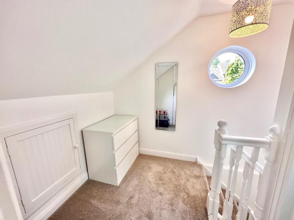 STAIRCASE TO THE SECOND FLOOR LANDING