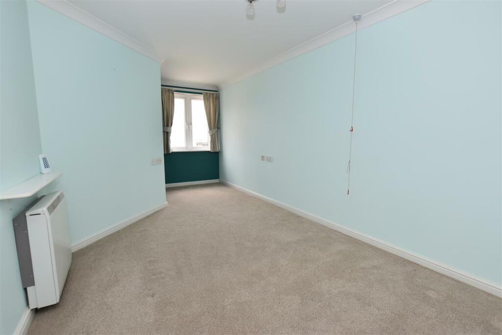 Bedroom.JPG