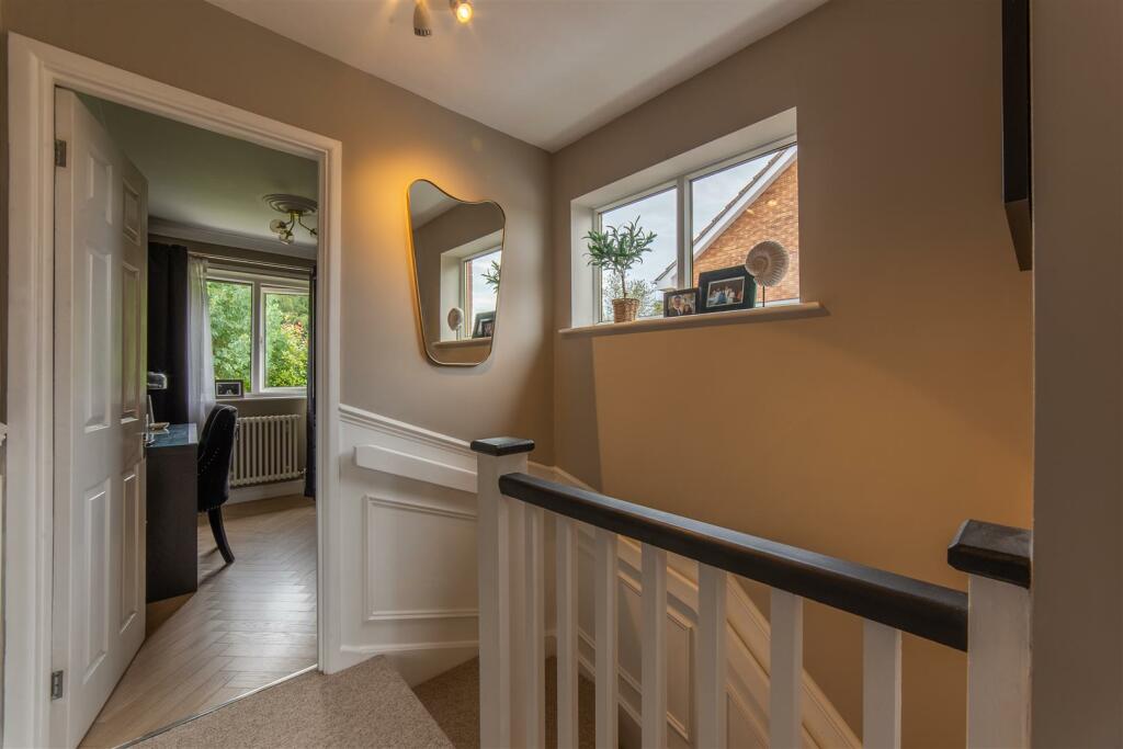 12 Paddock Close-7.jpg