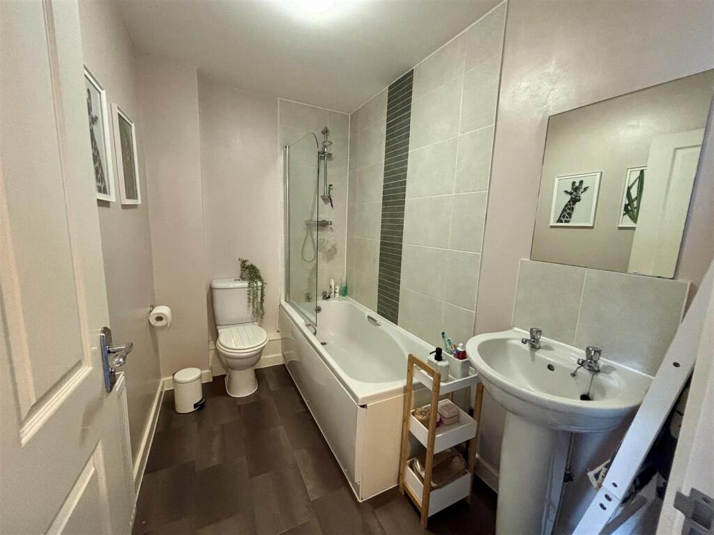 Family Bathroom.jpeg