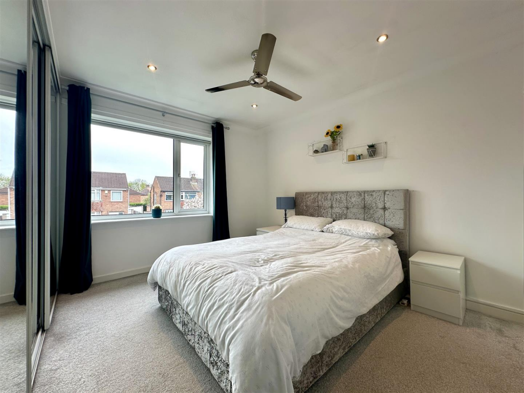 Bedroom Aspect 2