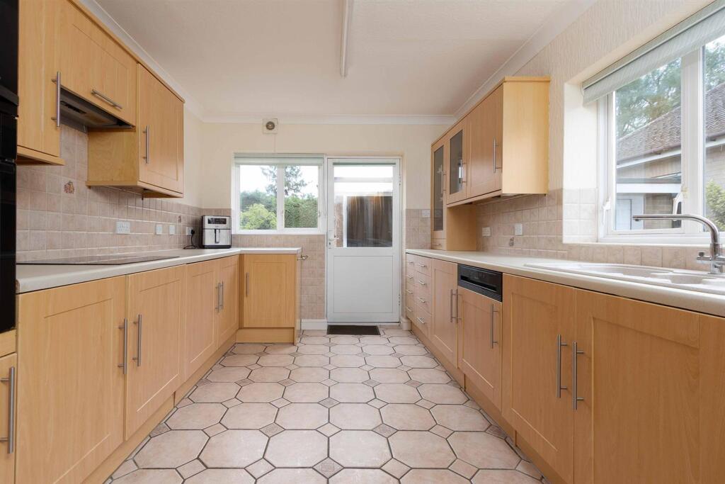 21 Lime Tree Avenue, Rugby (1).jpg