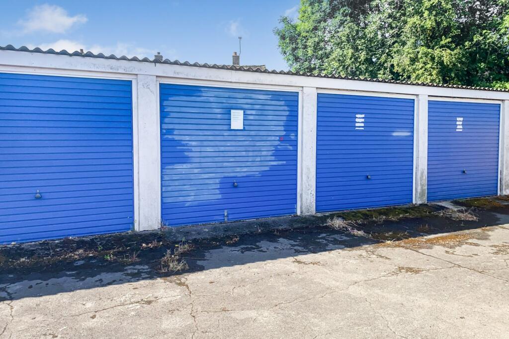 Garages at Albermarle Avenue, Cheshunt, Waltham Cross, Enfield EN8 0EY