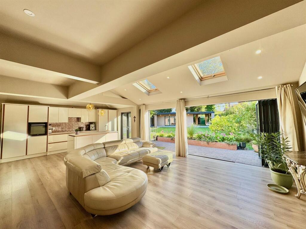 WhatsApp Image 2025-09-25 at 15.07.21 (1).jpeg