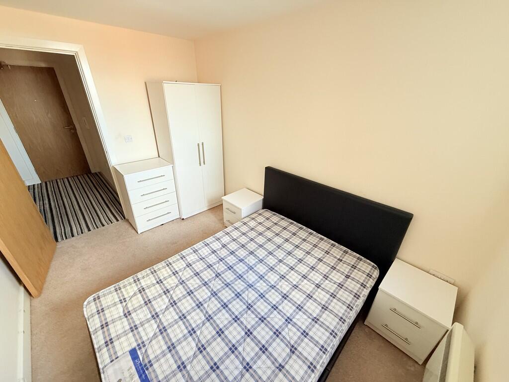 Bedroom Pic 2