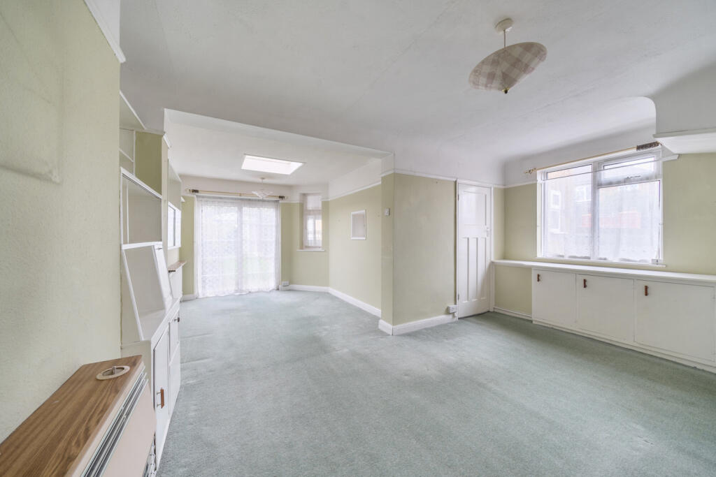 1369511-5-68ee698...