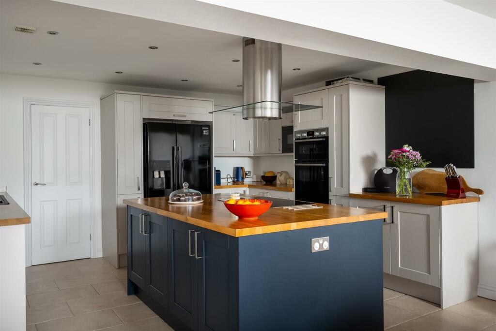 21 - The Orchard - GL7 6DU - Web.jpg