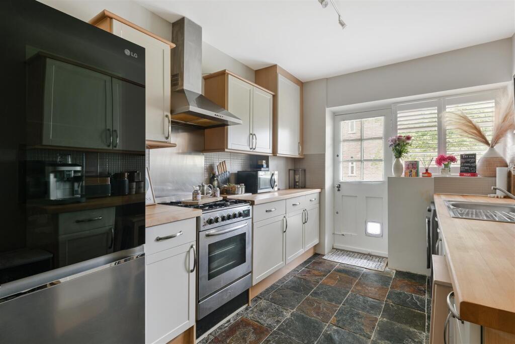 BEECHWOOD COURT, 13-7.jpg