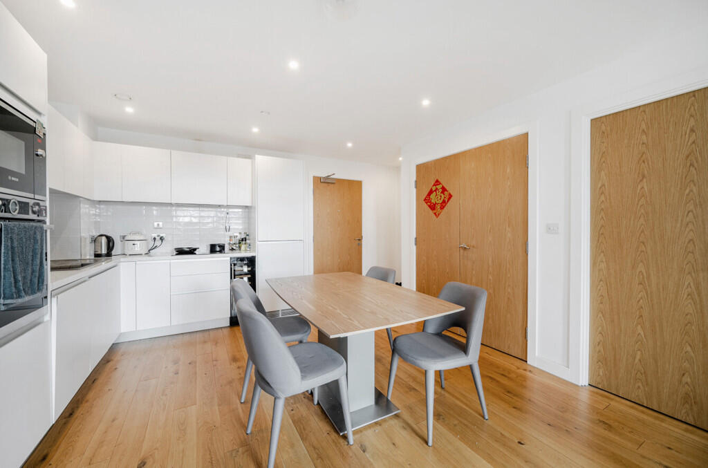 1294105-4-68371e4...