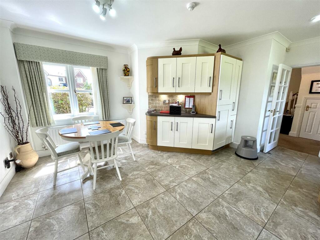 KITCHEN.jpeg